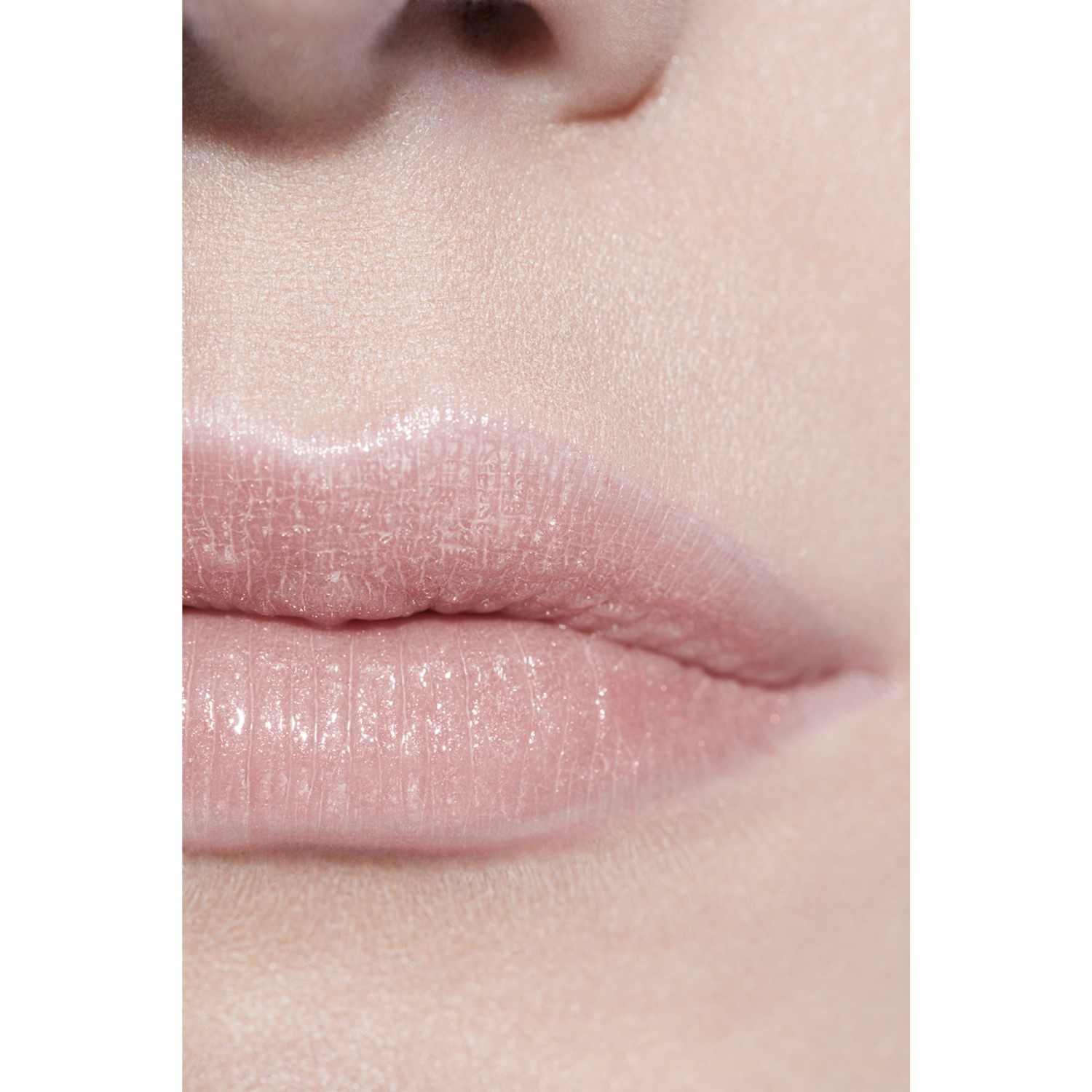 EL BÁLSAMO CON COLOR HIDRATANTE, CON UNA INTENSIDAD A MEDIDA, PARA UNOS LABIOS MÁS BELLOS DÍA TRAS DÍA